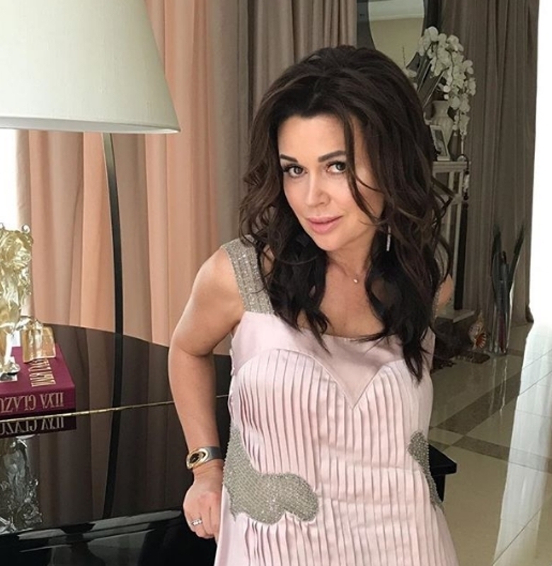 Анастасия Заворотнюк