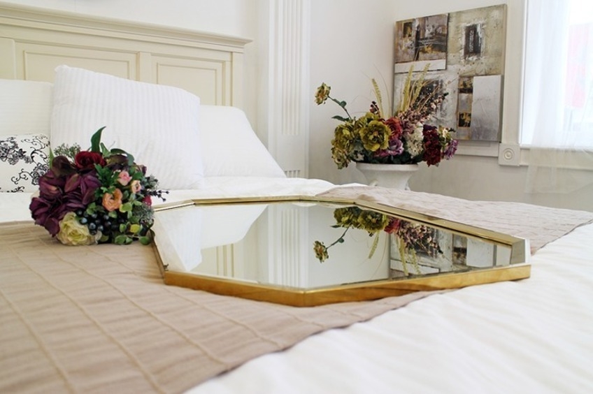 выбираем зеркальное покрытие для комнаты