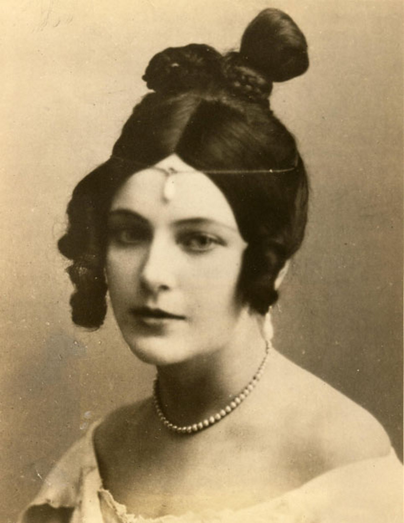 Актерское будущее молодой Ольги Баклановой представлялось блистательным и безоблачным, но тут грянула революция