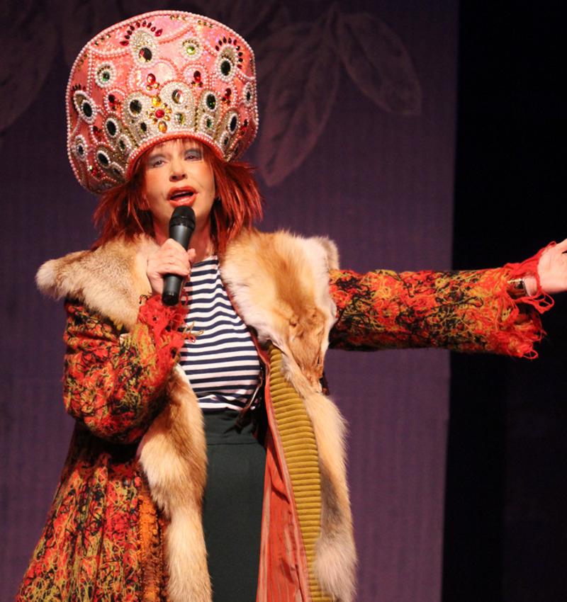 «Я чиркнула бритвой себе по пальцу и собственной кровью написала в своем дневнике: «Я буду актрисой». Но написать можно что угодно. А вот то, что я действительно стала тем, кем стала, – это чудо»