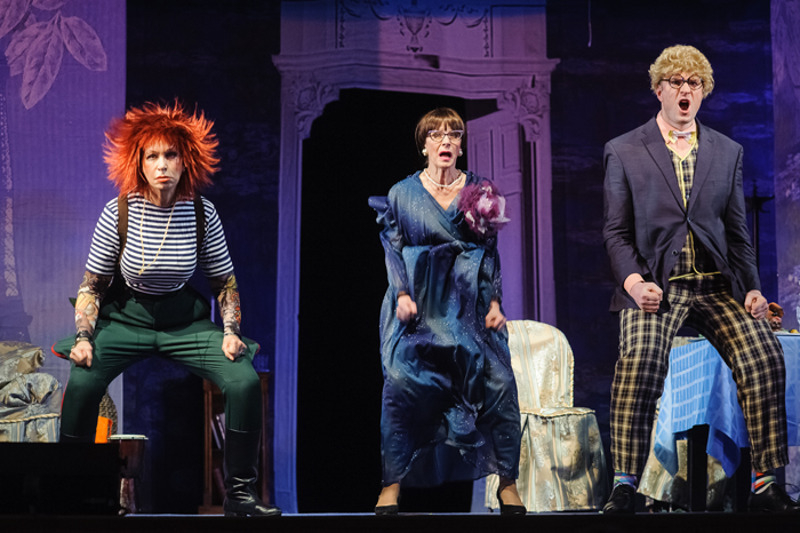 "В театр люди ходят и посмеяться, и поплакать, но обязательно за хорошим финалом"