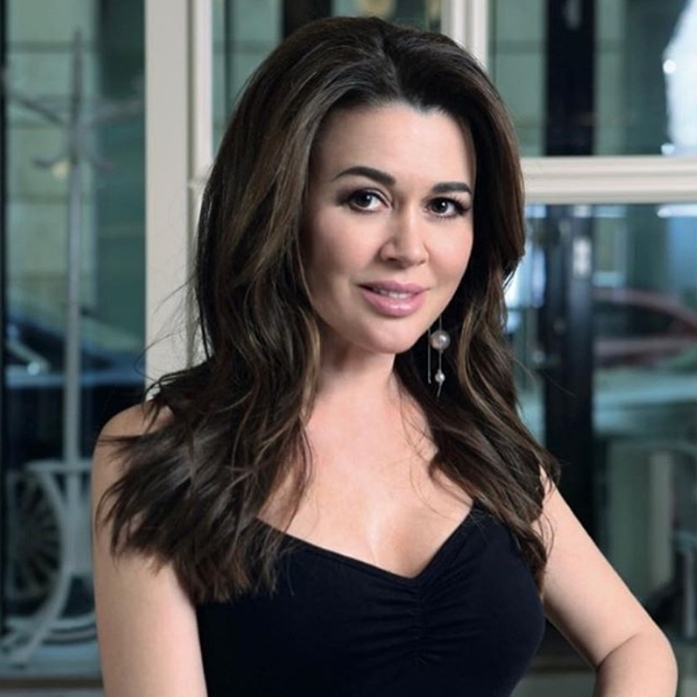 Анастасия Заворотнюк