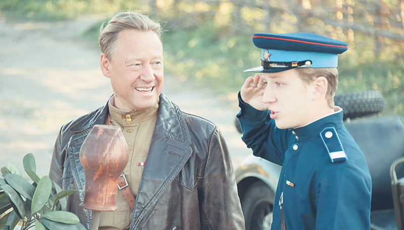 Героев Семена Трескунова и Дмитрия Харатьяна связывает гораздо большее, чем просто служба в уголовном розыске. И это одна из сценарных интриг сериала