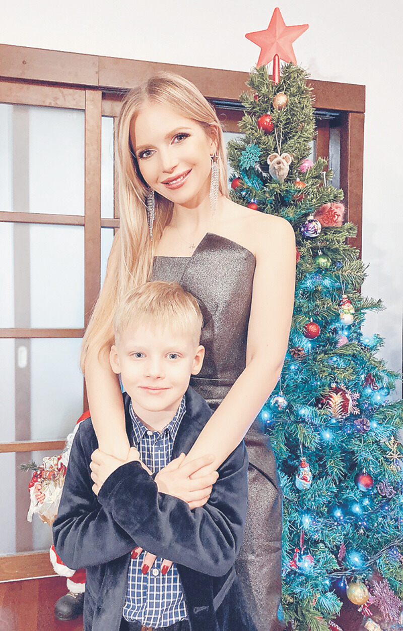 В браке с бизнесменом Владимиром Гоевым Юлия стала мамой. Сейчас ее сын Саша готовится к учебе в школе