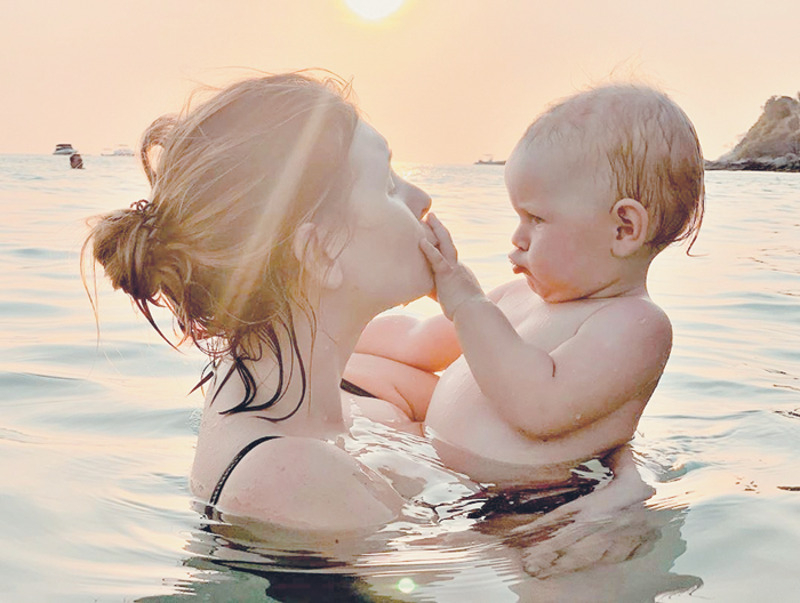 Анна Цуканова-Котт с дочкой