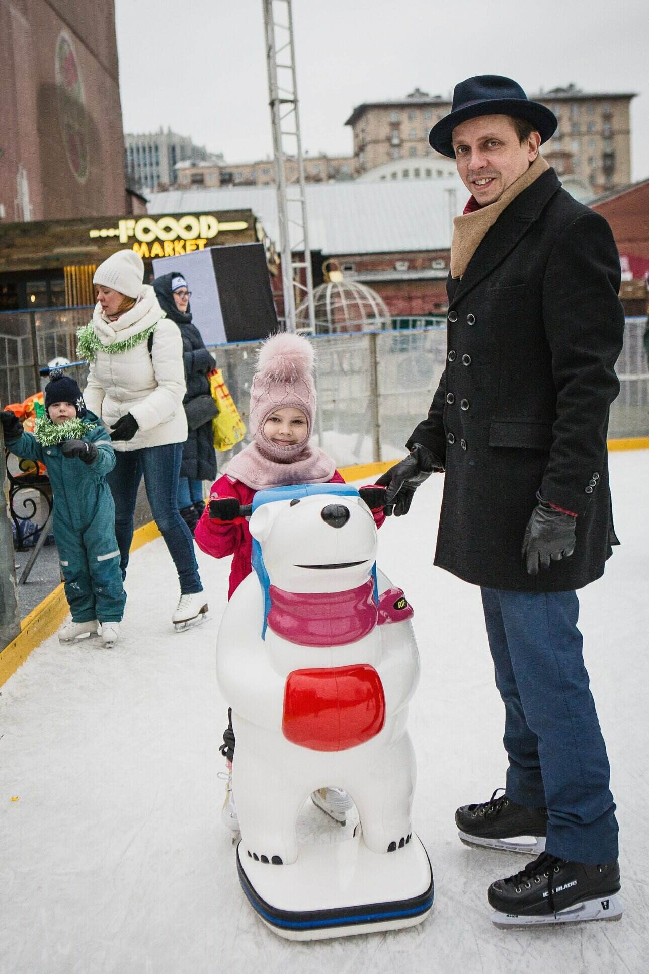Композитор Дмитрий Носков с дочкой