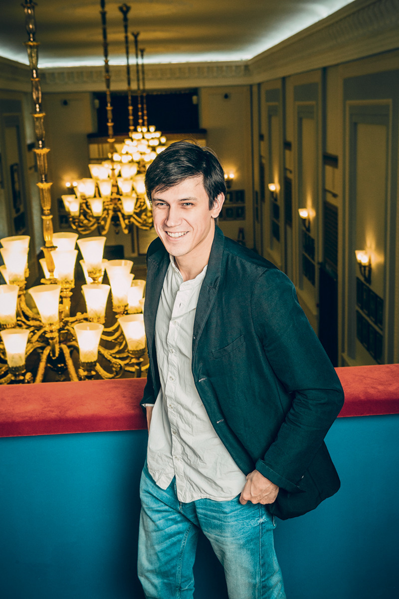 "Я был скромным парнем, не серцеедом, первый поцелуй случился в восьмом классе. С этой девочкой у нас был краткосрочный роман"