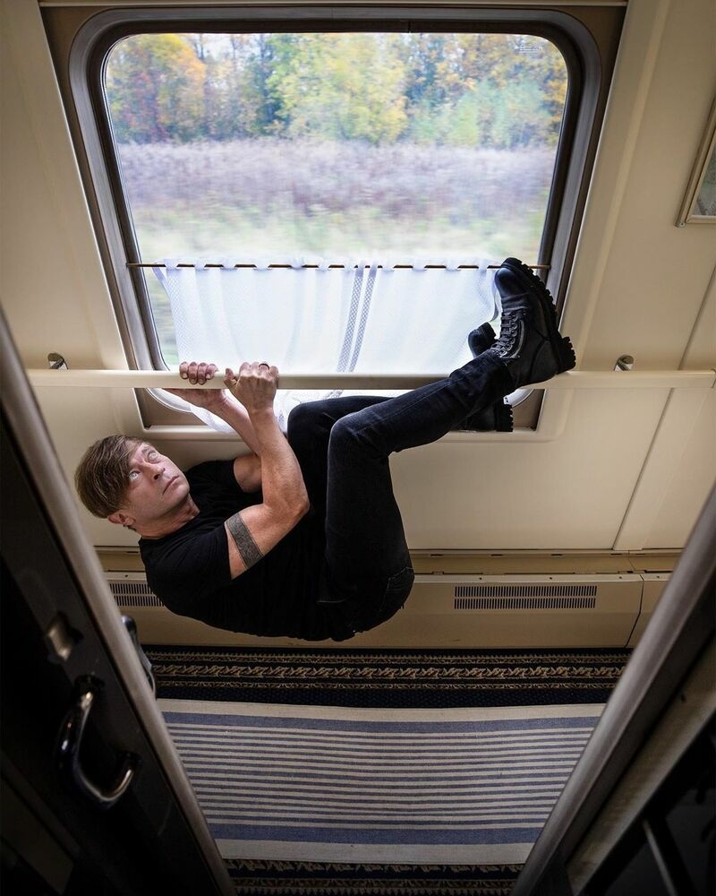 Лева из группы "Би-2" любит путешествовать на Новый год