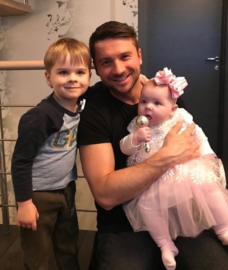 Сергей Лазарев с детьми