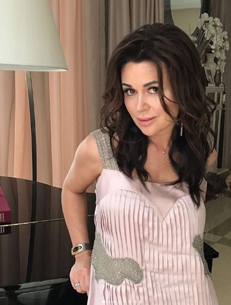 Анастасия Заворотнюк