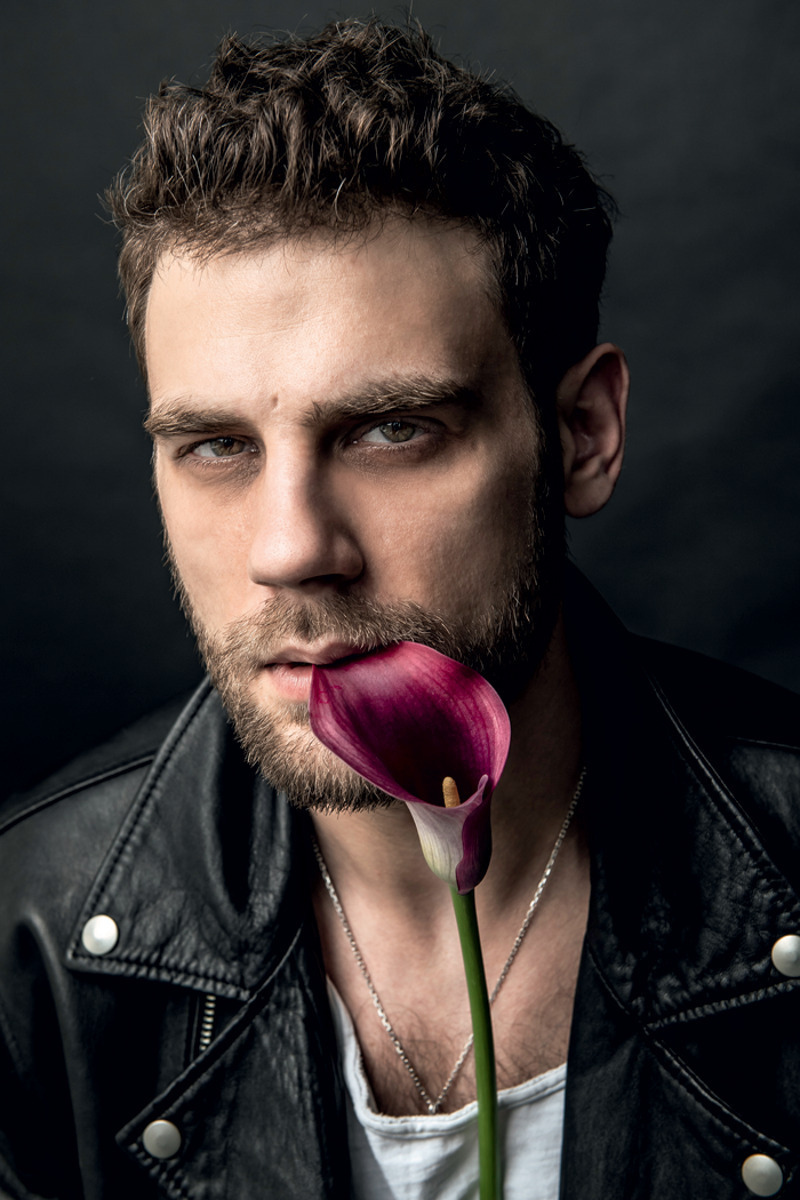 "Анна как-то комплексно идеальна для меня. По сути, ее востребованность меня должна не угнетать, а, наоборот, стимулировать. Так и происходит"