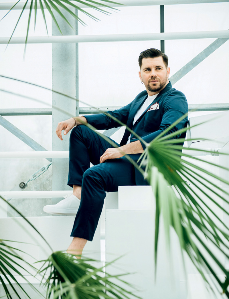 "Было время, жена делала карьеру, а я сидел в декрете. Мы не брали нянь. Сейчас у нас четверо детей. Думаю, на этом можно остановиться"