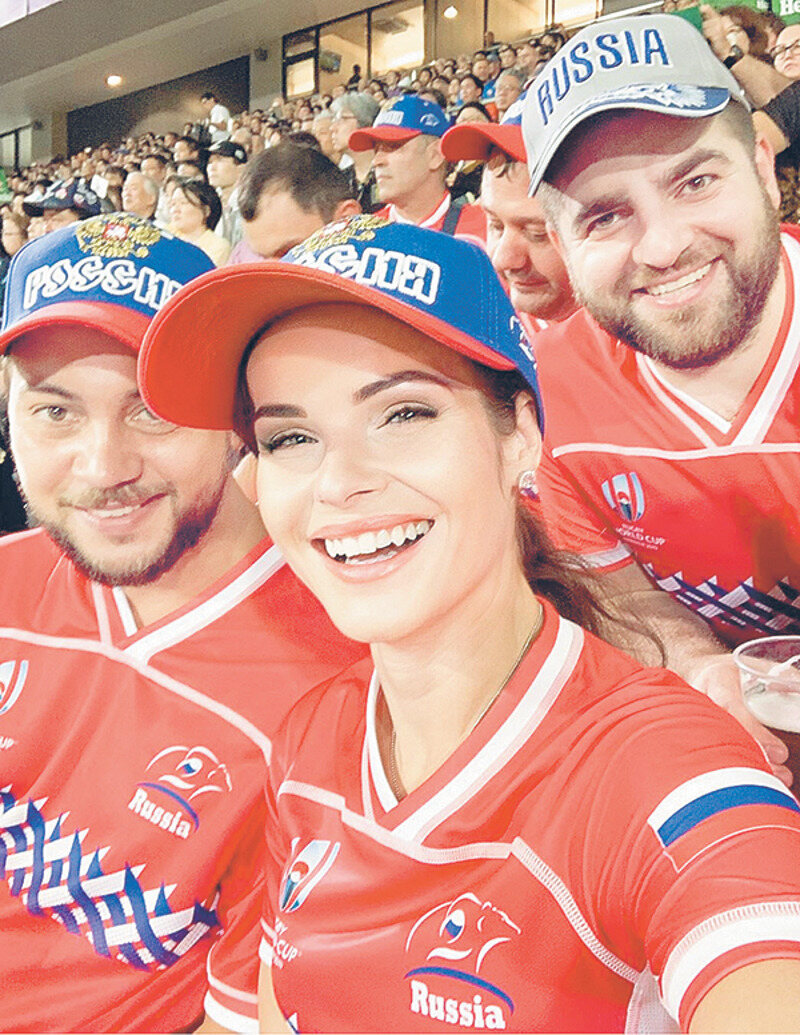 Актриса любит спорт и с удовольствием посещает матчи по регби