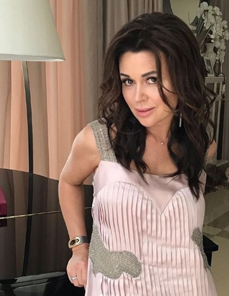 Анастасия Заворотнюк