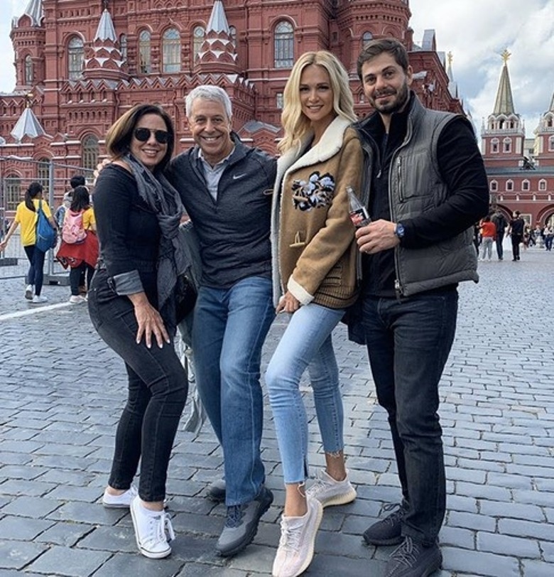 часто торжество откладывается на время