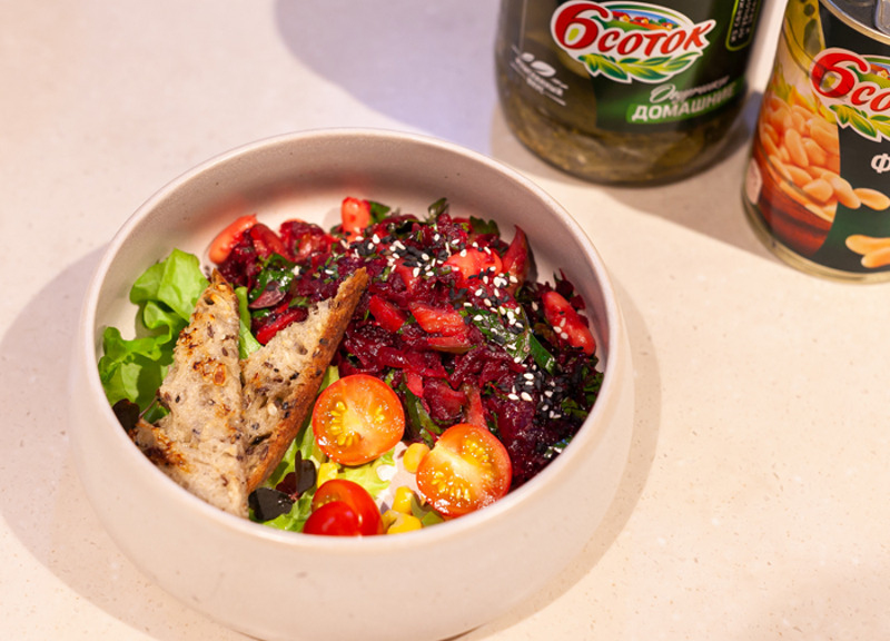 Фасолевый салат с маринованными огурчиками