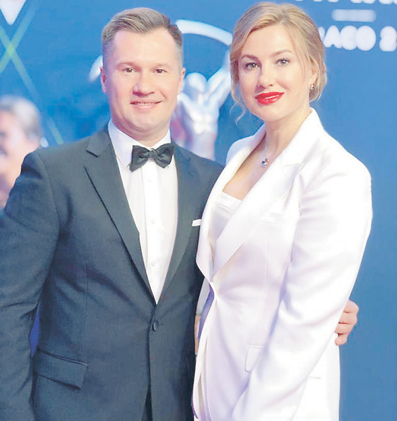 Несмотря на все свои заботы, Алексей старается как можно больше времени проводить в семье. И это явно доставляет ему огромное удовольствие