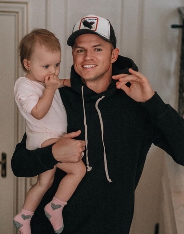 Дмитрий Тарасов с дочкой