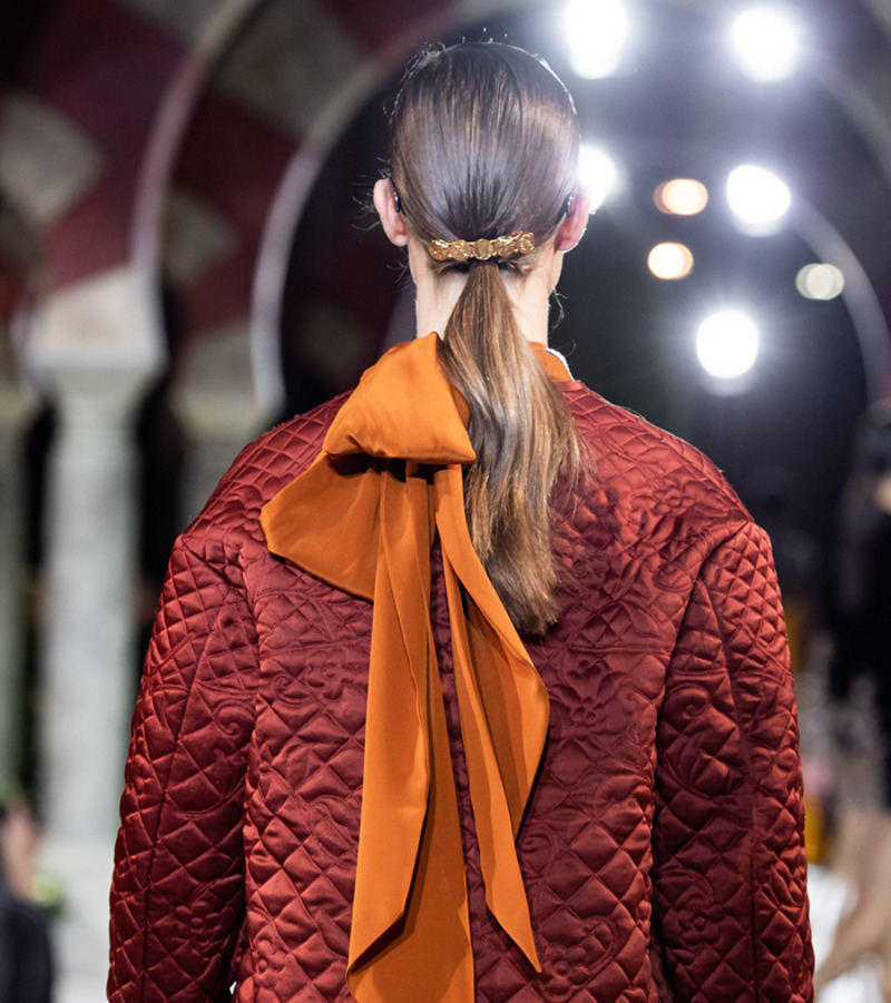 Не решаетесь на тотал-­лук в оранжевом? Делайте выбор в пользу аксессуаров!