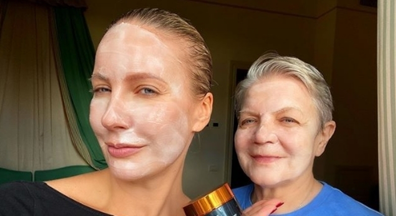 Летучая поделилась редким фото с мамой