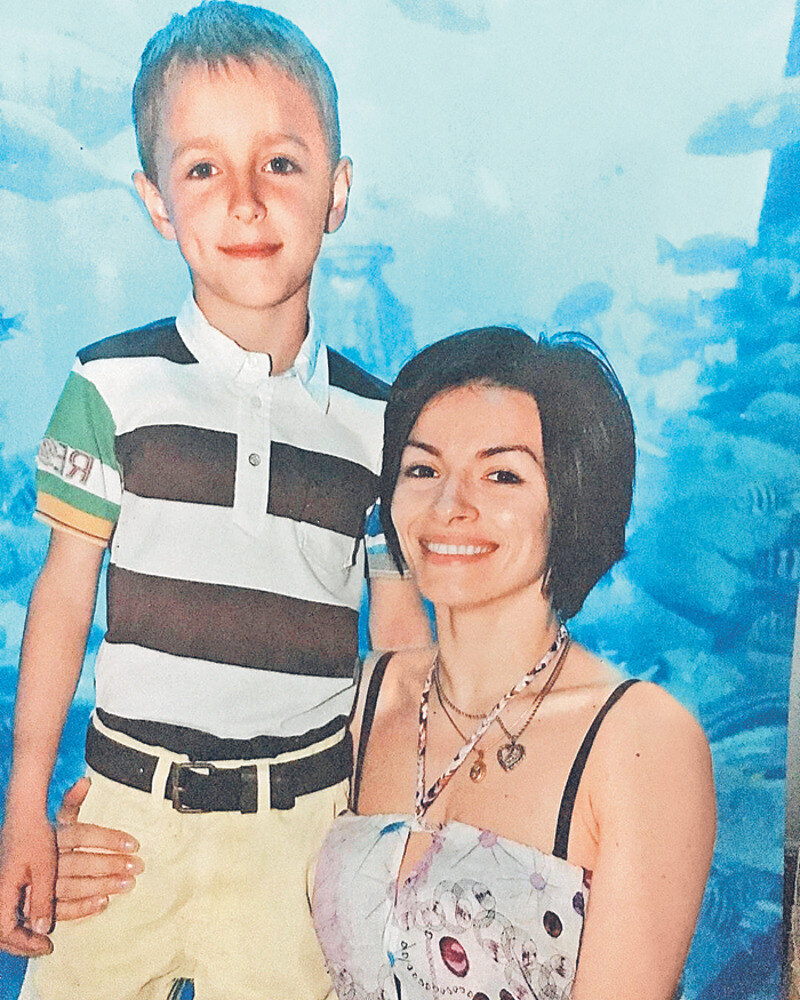 Надежда родила своего первенца, сына Игоря, на пике музыкальной карьеры. Поэтому декретный отпуск певицы длился всего три месяца. Сейчас Игорю уже семнадцать и у него есть две сестры: семилетняя Анна и четырхлетняя Мария