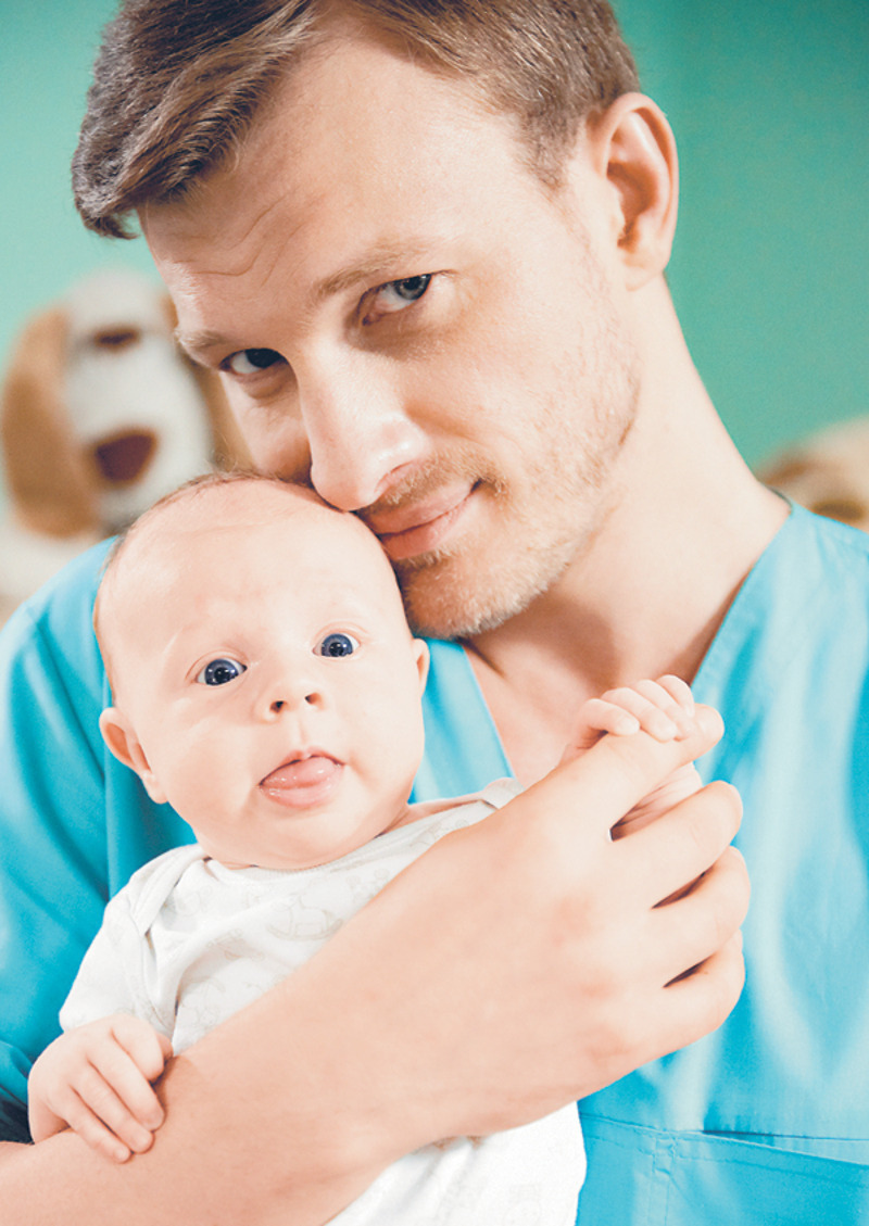"На съемках «женского доктора» шестьдесят человек подстраивались под режим малышей, чтобы быстро отработать сцены с их участием"