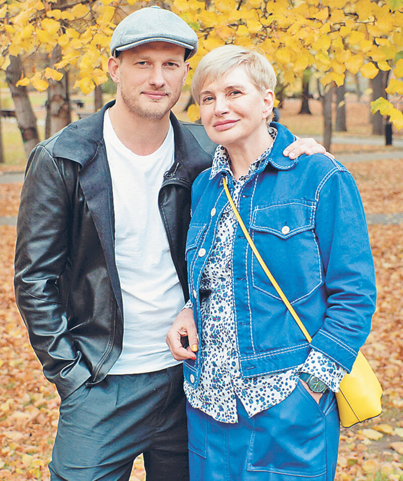 Мама Петра поначалу очень переживала за стремление сына стать актером. Но старалась его во всем поддерживать