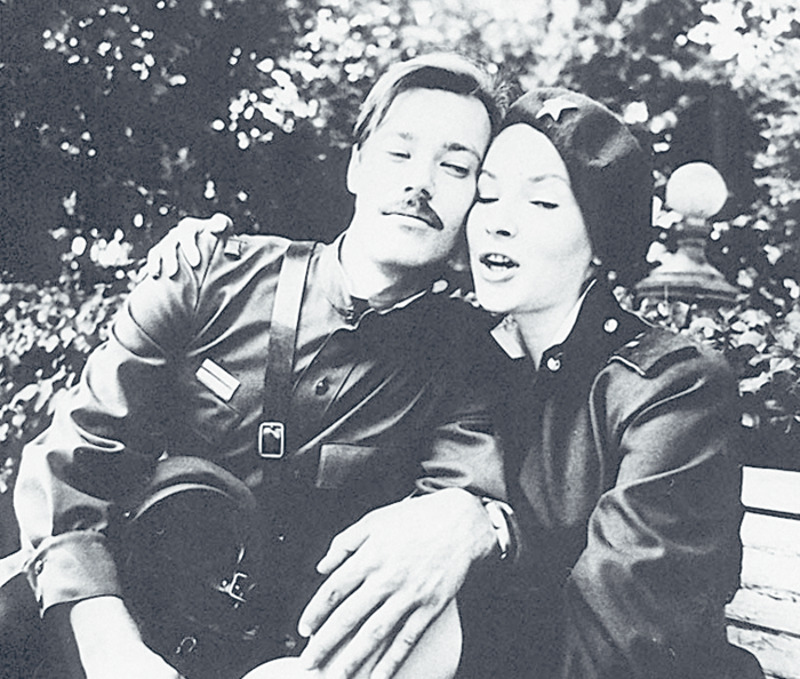 По сценарию, Варя Синичкина, возлюбленная Шарапова, погибает в финале фильма