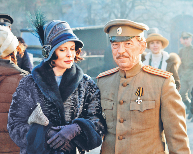 Ольга Погодина и Николай Добрынин в сериале «Легенда Феррари»