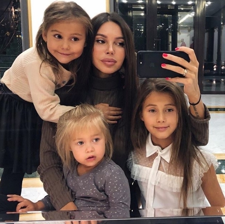 ОКСАНА САМОЙЛОВА с детьми