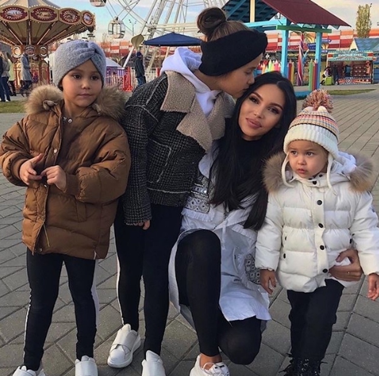 ОКСАНА САМОЙЛОВА С ДЕТЬМИ