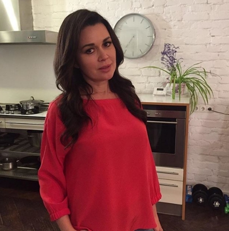 Анастасия Заворотнюк