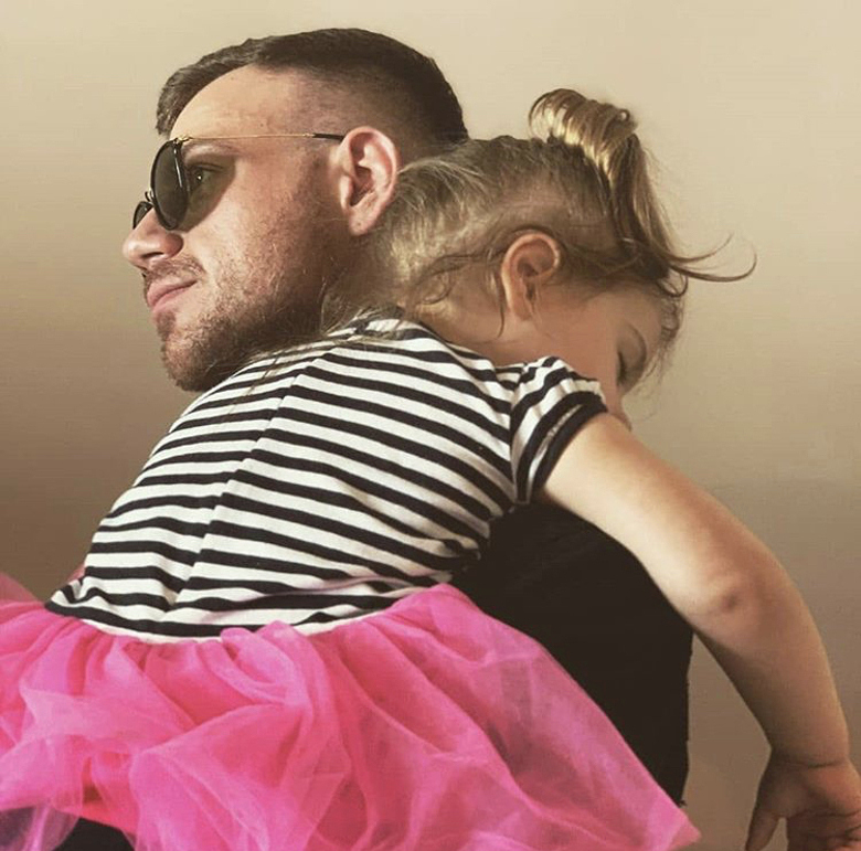 дети похожи на родителей как две капли воды, но это не убеждает их