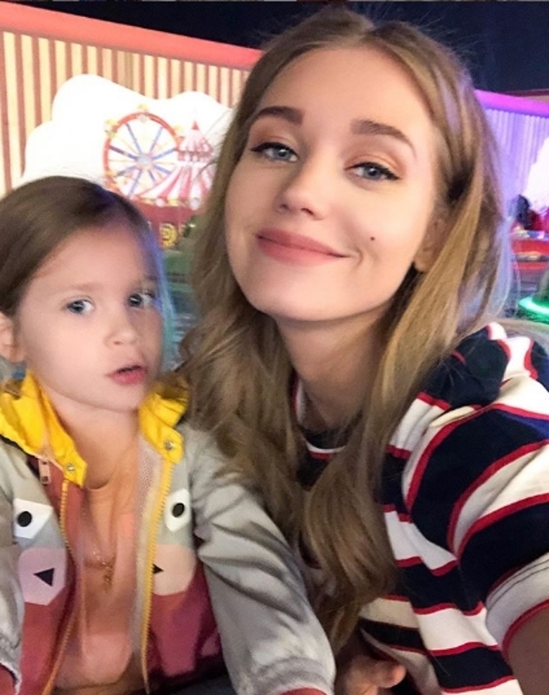 Кристина Асмус с дочкой