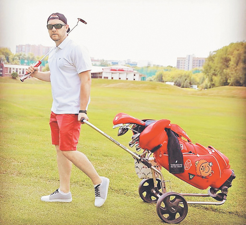 "Я ленивый человек, но профессия не дает мне превратиться в пузатого мужчину у телевизора. Актеру нужно быть в тонусе"