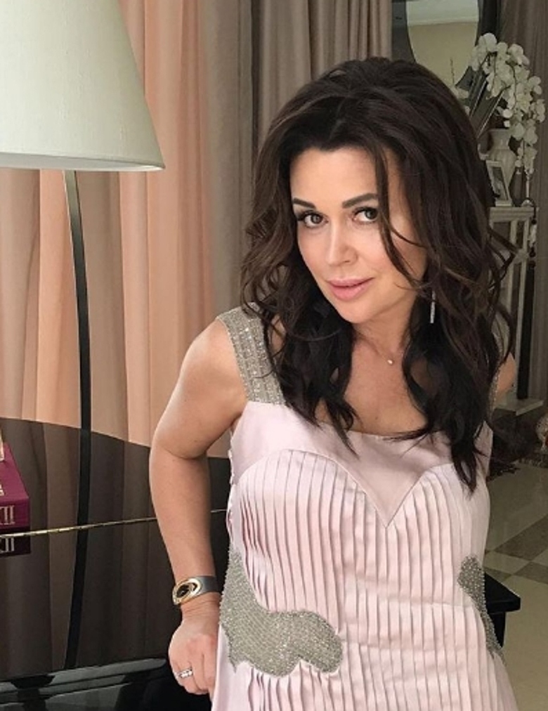 Анастасия Заворотнюк