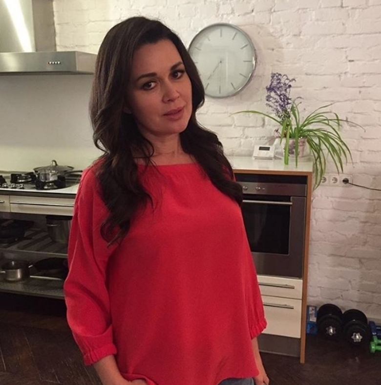 Анастасия Заворотнюк