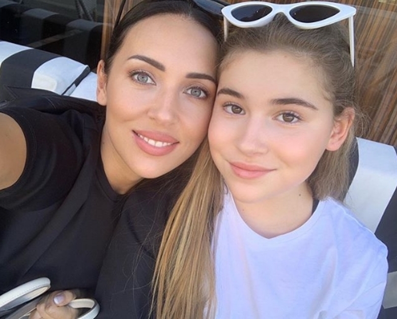 Алсу с дочкой Микеллой Абрамовой