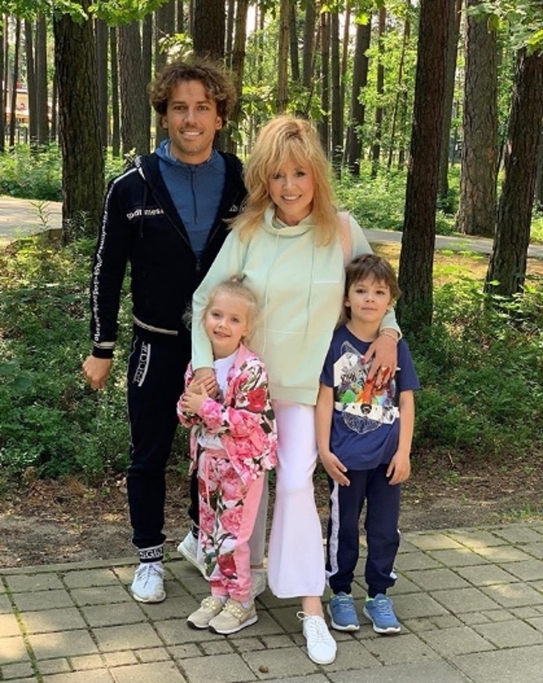 Алла Пугачева и Максим Галкин с детьми