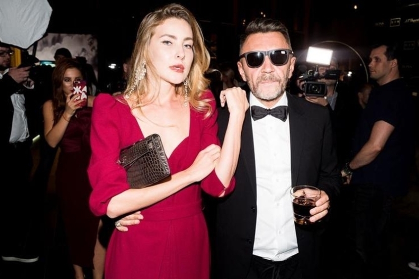 СЕРГЕЙ ШНУРОВ И ОЛЬГА АБРАМОВА