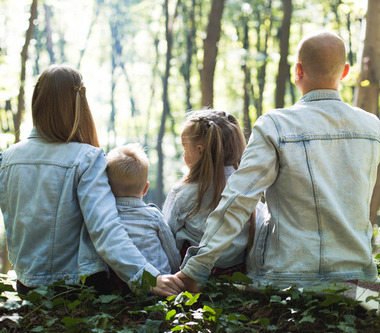 Что выбрать - опеку или усыновление?