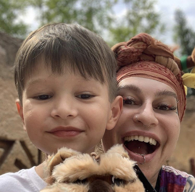 для наргиз общение с внуком - повод лишний раз попрактиковать английский