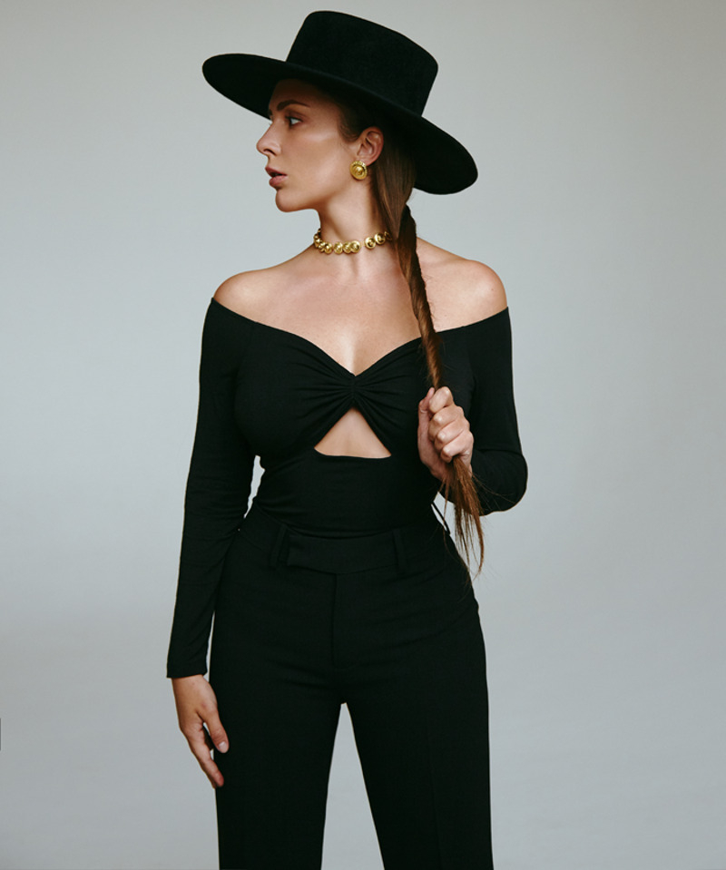 Геометрия в образе может быть романтичной