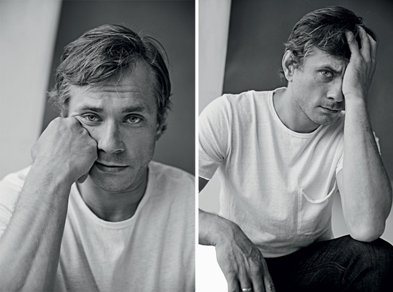 Футболка, DRYKORN; джинсы, ICE PLAY; ремень, BIKKEMBERGS