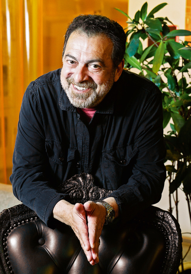 "Раньше на дружеских застольях я очень часто становился тамадой. Я и сейчас говорю тосты, но вот пью все меньше, не хочется"