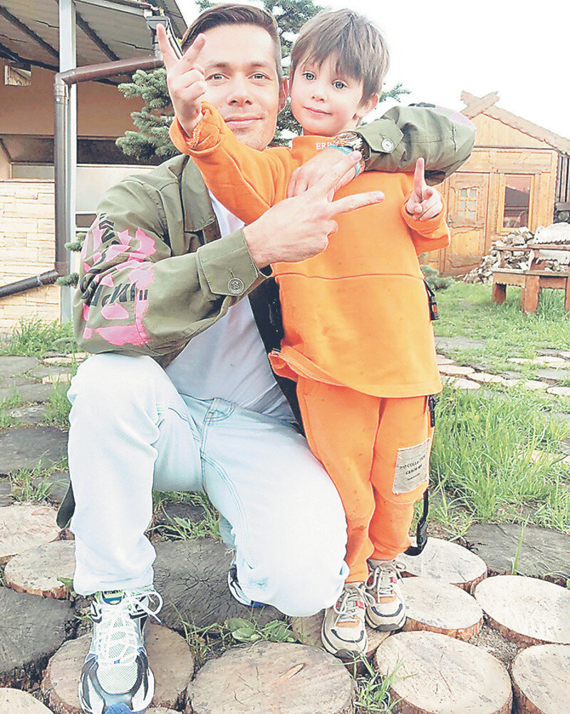 После расставания с супругой Натальей Горчаковой встречи Стаса с сыном Петром происходят не очень часто. Но когда это случается, то отец и сын прекрасно проводят время вместе