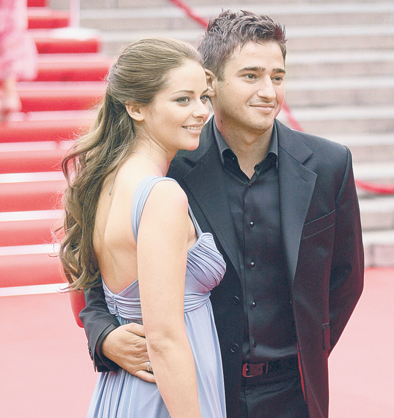 Марина и ее коллега Иван Стебунов казались прекрасной парой. Но актерская семья распалась после измены мужа