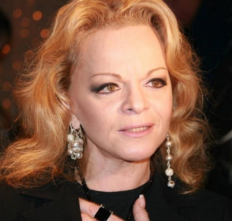 Лариса Долина