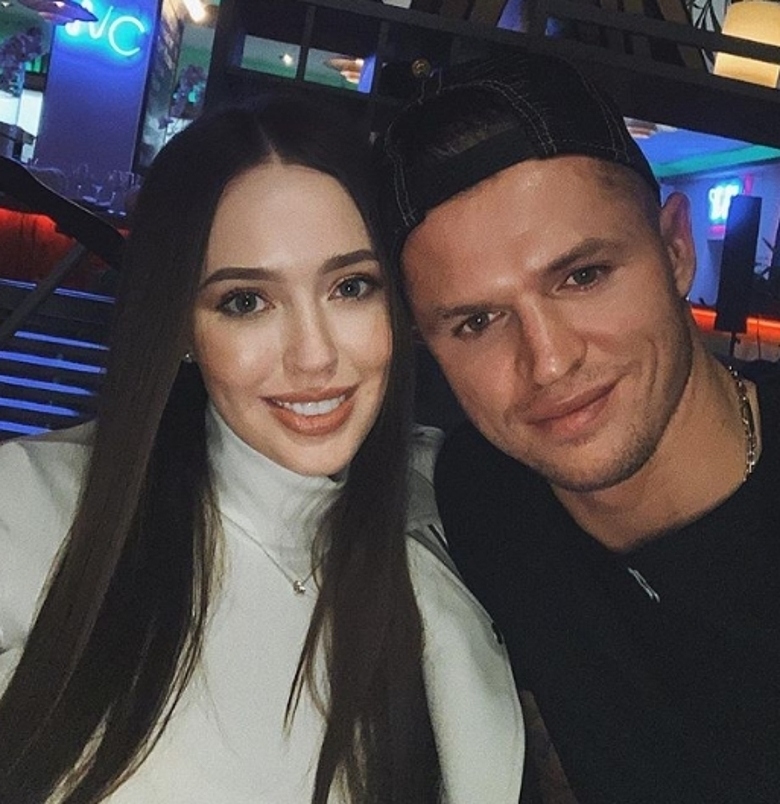 Дмитрий Тарасов с женой Анастасией