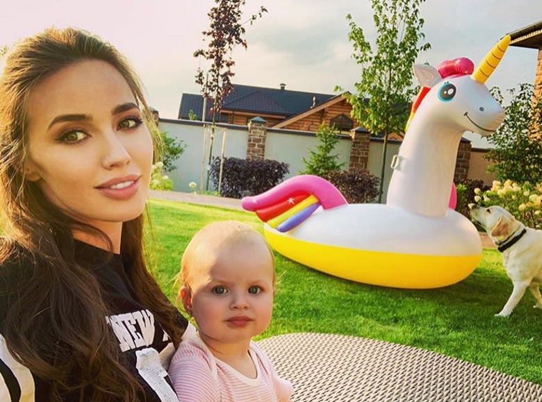 Анастасия Костенко с дочерью